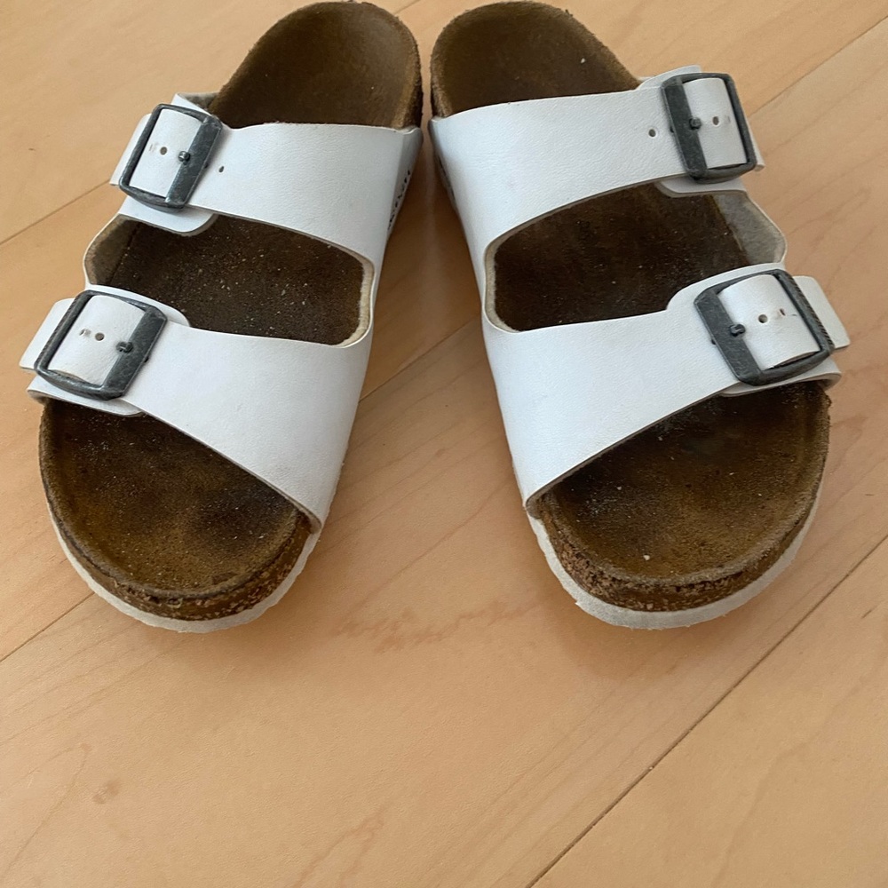 Size 31 kids Birkenstocks white